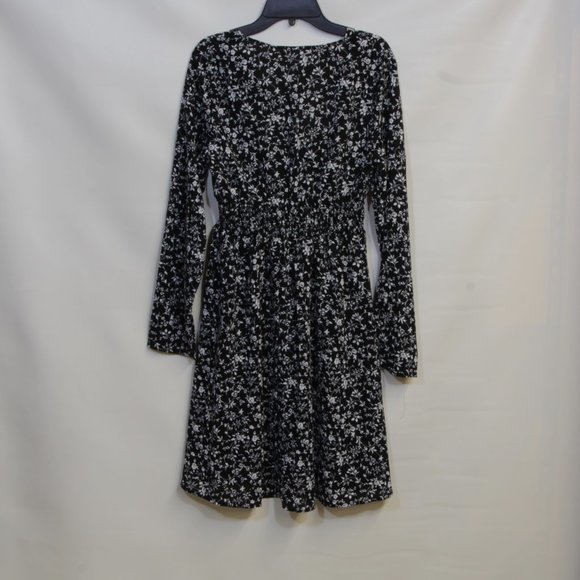 Cupshe Black and White Long Sleeve Ditsy Flowered Vine Mini Dress Size Small NWT - Picture 2 of 7